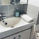 Ruoholahti With Private Sauna شقة